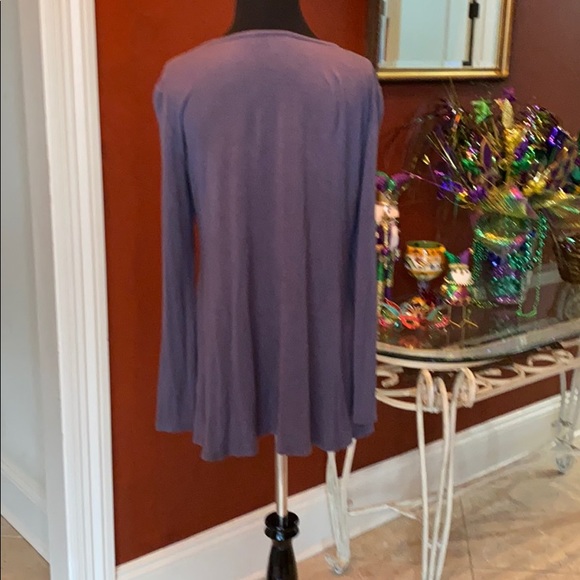 5/$15 Tiger Print Tunic. Long sleeve - Picture 3 of 7